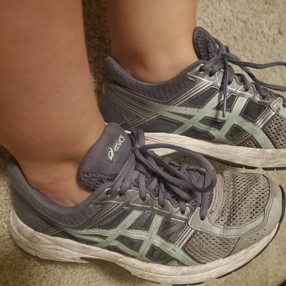 Used Sneakers - Picture 9 of 11